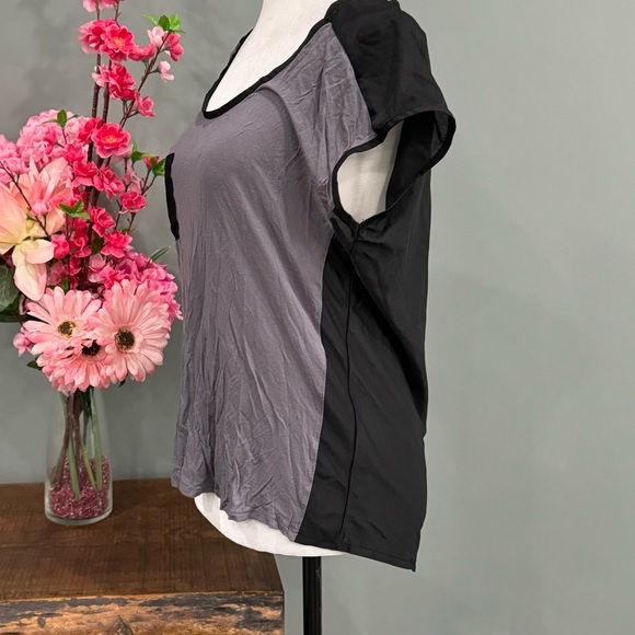 Smart Set Sleeveless Top - Picture 2 of 9